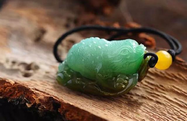 蟾蜍翡翠价格的简单介绍-第4张图片-翡翠网 蟾蜍翡翠价格的简单介绍-第4张图片-翡翠网