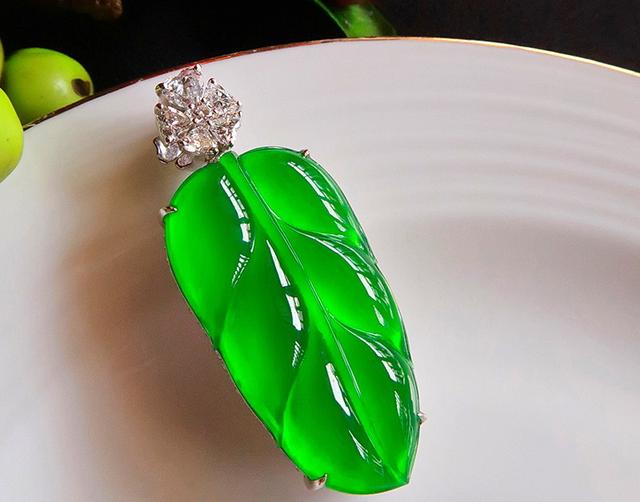 随形翡翠镶嵌有什么款式,知识翡翠种水色形工建议收藏-第2张图片-翡翠网 随形翡翠镶嵌有什么款式,知识翡翠种水色形工建议收藏-第2张图片-翡翠网