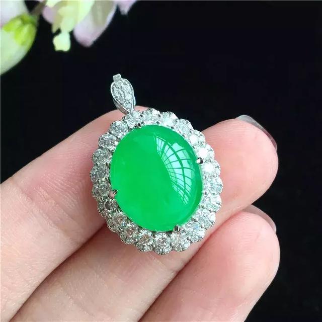 云南买翡翠手镯一般多少钱的可以,云南翡翠价格多少钱-第16张图片-翡翠网