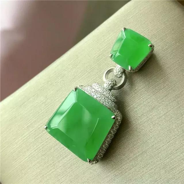 云南买翡翠手镯一般多少钱的可以,云南翡翠价格多少钱-第24张图片-翡翠网