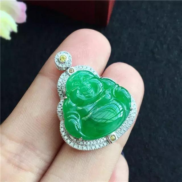 云南买翡翠手镯一般多少钱的可以,云南翡翠价格多少钱-第26张图片-翡翠网