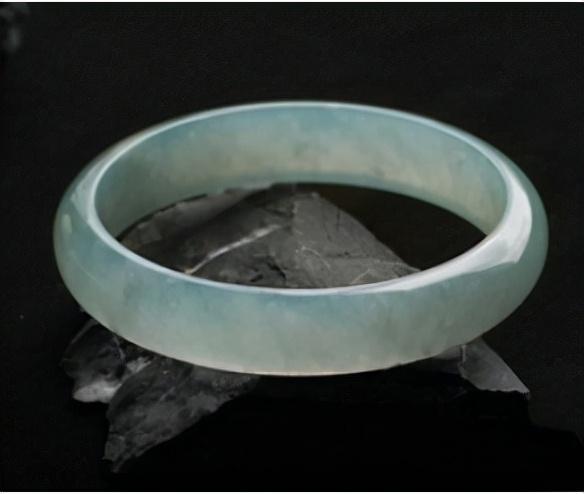 缅甸冰翡翠手镯价格翡翠玉镯价格-第5张图片-翡翠网 缅甸冰翡翠手镯价格翡翠玉镯价格-第5张图片-翡翠网