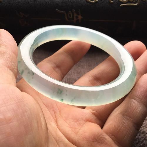 翡翠手镯干缺水怎么办翡翠手镯种干-第1张图片-翡翠网 翡翠手镯干缺水怎么办翡翠手镯种干-第1张图片-翡翠网
