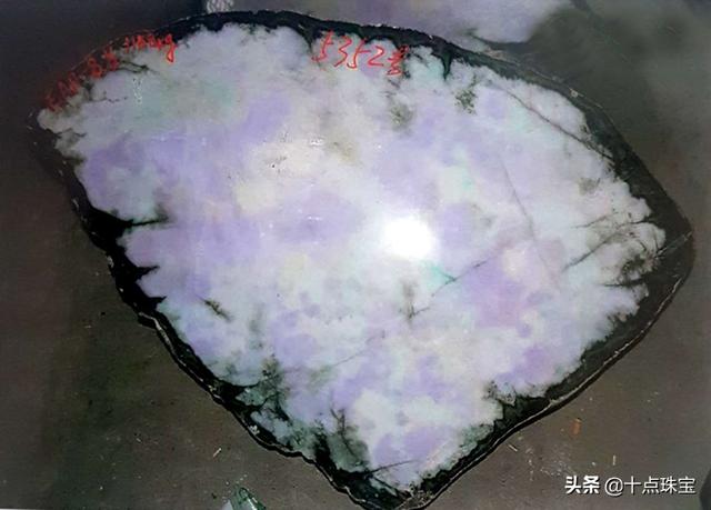 翡翠的原石在哪里翡翠原石出现白带-第15张图片-翡翠网