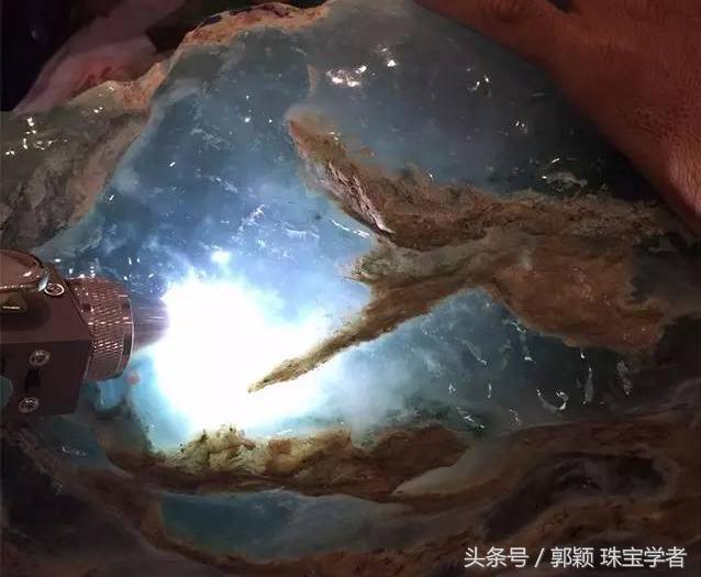 翡翠原石和拍卖有什么区别,淘宝拍卖翡翠原石是真的吗-第1张图片-翡翠网 翡翠原石和拍卖有什么区别,淘宝拍卖翡翠原石是真的吗-第1张图片-翡翠网