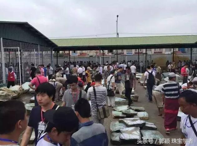 翡翠原石和拍卖有什么区别,淘宝拍卖翡翠原石是真的吗-第4张图片-翡翠网 翡翠原石和拍卖有什么区别,淘宝拍卖翡翠原石是真的吗-第4张图片-翡翠网