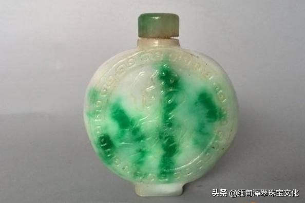 老翡翠手镯如何辨认,戴翡翠手镯有什么好处-第3张图片-翡翠网 老翡翠手镯如何辨认,戴翡翠手镯有什么好处-第3张图片-翡翠网