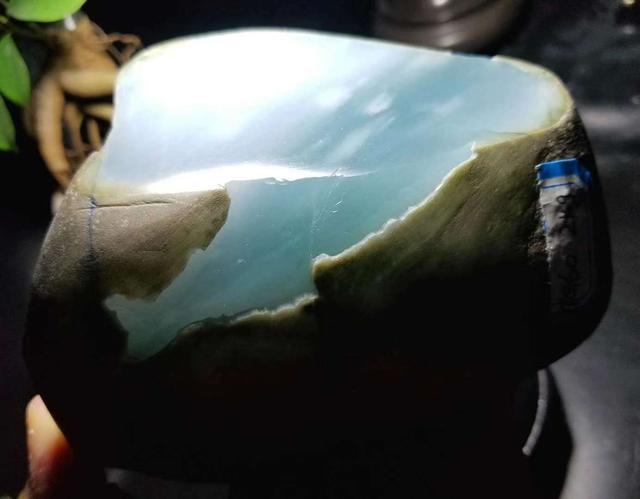 翡翠的原石在哪里缅甸翡翠原石基础知识大全-第3张图片-翡翠网 翡翠的原石在哪里缅甸翡翠原石基础知识大全-第3张图片-翡翠网