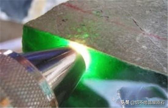 翡翠都有哪些场口老场会卡翡翠原石-第2张图片-翡翠网 翡翠都有哪些场口老场会卡翡翠原石-第2张图片-翡翠网