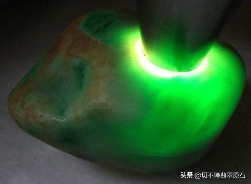 翡翠都有哪些场口老场会卡翡翠原石-第7张图片-翡翠网 翡翠都有哪些场口老场会卡翡翠原石-第7张图片-翡翠网