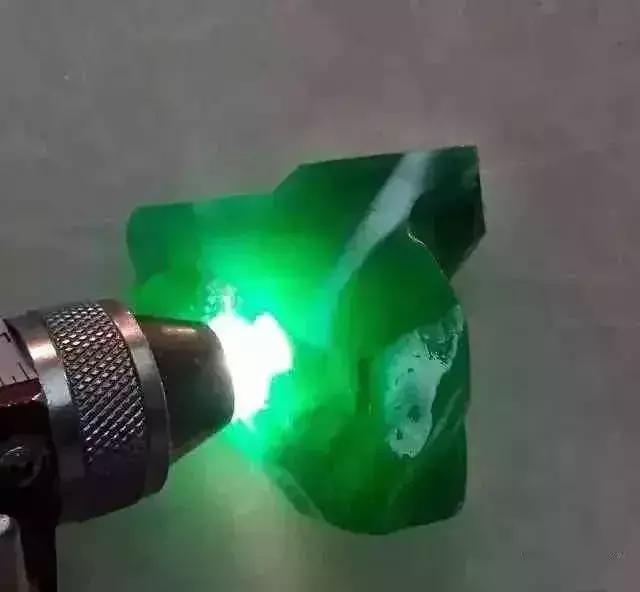 翡翠原石吧,山东翡翠原石-第7张图片-翡翠网 翡翠原石吧,山东翡翠原石-第7张图片-翡翠网