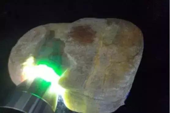 翡翠原石吧,山东翡翠原石-第21张图片-翡翠网 翡翠原石吧,山东翡翠原石-第21张图片-翡翠网