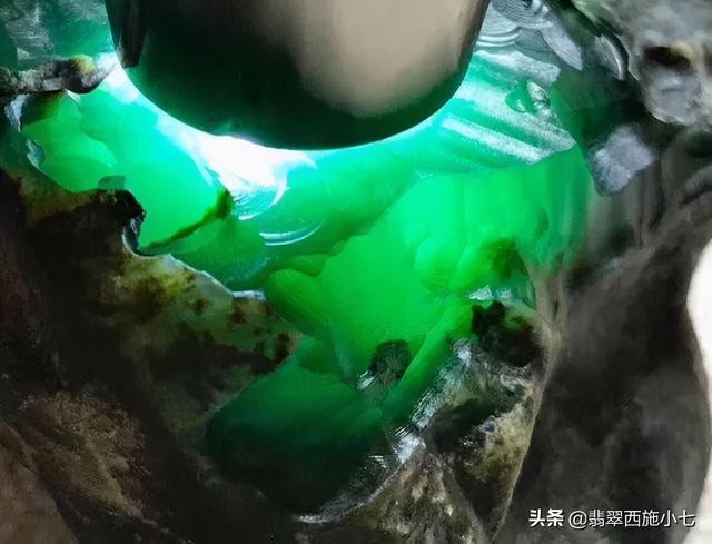 翡翠里面什么叫苍蝇翅,翡翠原石的苍蝇屎-第2张图片-翡翠网 翡翠里面什么叫苍蝇翅,翡翠原石的苍蝇屎-第2张图片-翡翠网