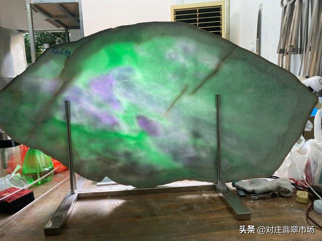 a货翡翠手镯,清澈灵动的翡翠手镯-第9张图片-翡翠网 a货翡翠手镯,清澈灵动的翡翠手镯-第9张图片-翡翠网