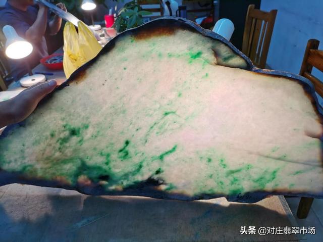 a货翡翠手镯,清澈灵动的翡翠手镯-第10张图片-翡翠网 a货翡翠手镯,清澈灵动的翡翠手镯-第10张图片-翡翠网