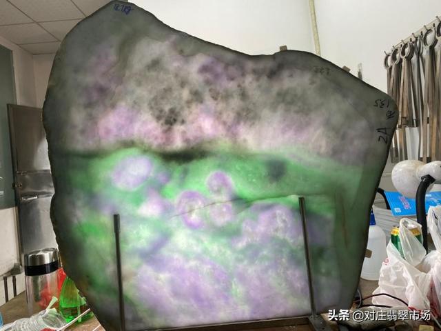 a货翡翠手镯,清澈灵动的翡翠手镯-第11张图片-翡翠网 a货翡翠手镯,清澈灵动的翡翠手镯-第11张图片-翡翠网