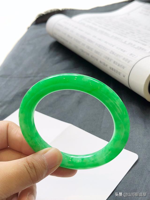 在家用什么盘玩翡翠好翡翠手镯用盘吗-第2张图片-翡翠网 在家用什么盘玩翡翠好翡翠手镯用盘吗-第2张图片-翡翠网