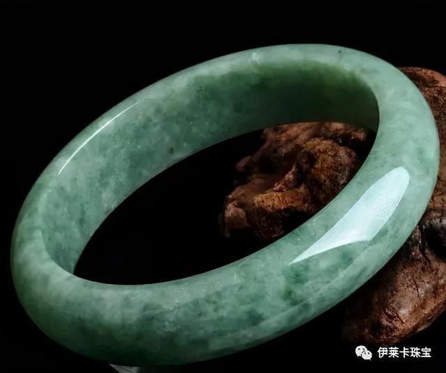 飘花翡翠吊牌价格表飘花翡翠手镯-第8张图片-翡翠网 飘花翡翠吊牌价格表飘花翡翠手镯-第8张图片-翡翠网