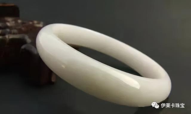 飘花翡翠吊牌价格表飘花翡翠手镯-第9张图片-翡翠网 飘花翡翠吊牌价格表飘花翡翠手镯-第9张图片-翡翠网