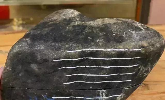 翡翠毛料原石翡翠20公斤原石-第1张图片-翡翠网 翡翠毛料原石翡翠20公斤原石-第1张图片-翡翠网