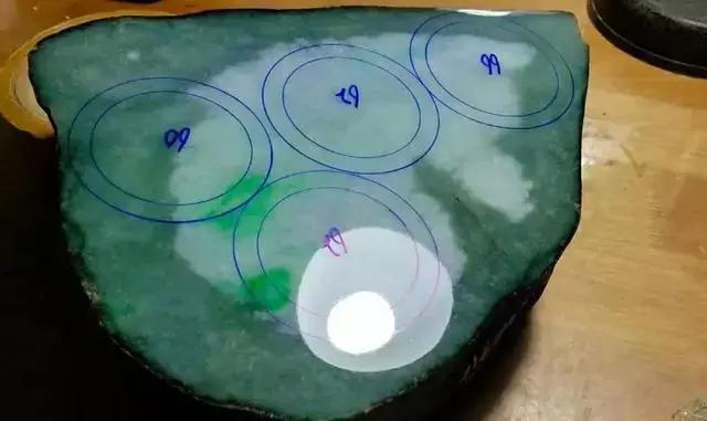 翡翠毛料原石翡翠20公斤原石-第3张图片-翡翠网 翡翠毛料原石翡翠20公斤原石-第3张图片-翡翠网