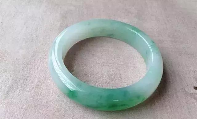 翡翠毛料原石翡翠20公斤原石-第7张图片-翡翠网 翡翠毛料原石翡翠20公斤原石-第7张图片-翡翠网