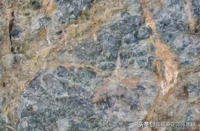 翡翠原石枯木那翡翠原石枯藓表现会出什么料子-第8张图片-翡翠网 翡翠原石枯木那翡翠原石枯藓表现会出什么料子-第8张图片-翡翠网