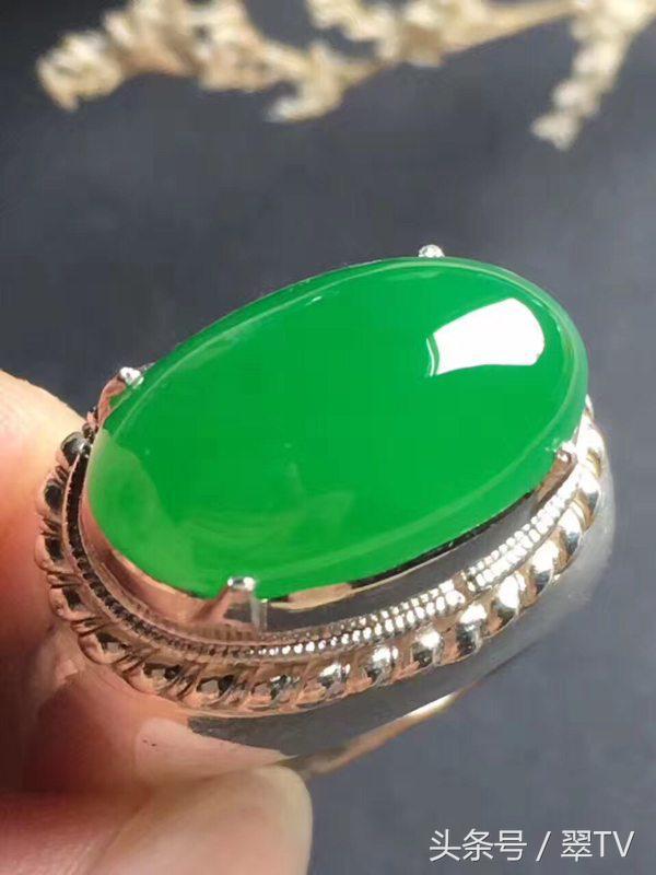 翡翠手镯切了可以当戒面,100万翡翠戒面-第2张图片-翡翠网 翡翠手镯切了可以当戒面,100万翡翠戒面-第2张图片-翡翠网