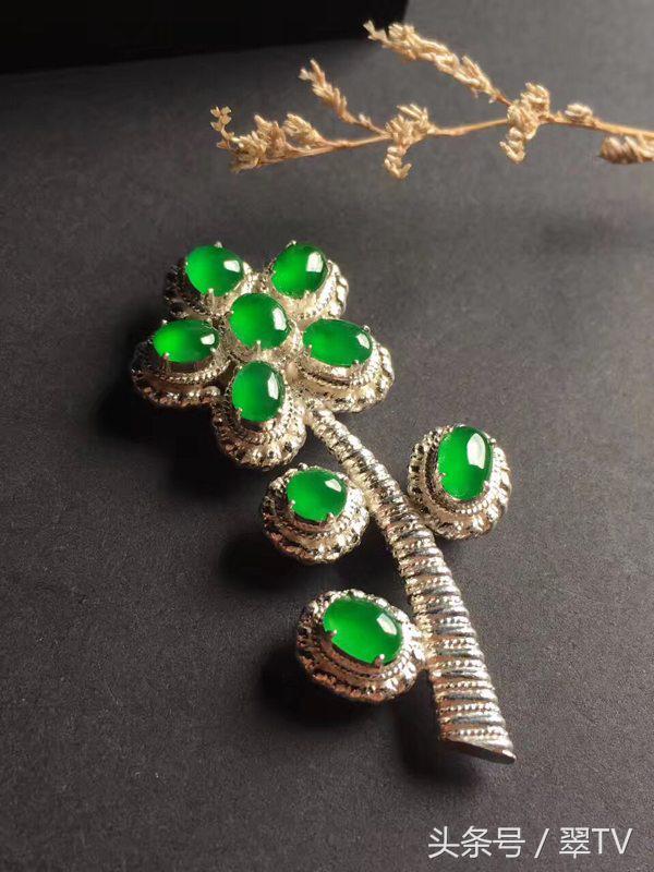 翡翠手镯切了可以当戒面,100万翡翠戒面-第3张图片-翡翠网 翡翠手镯切了可以当戒面,100万翡翠戒面-第3张图片-翡翠网