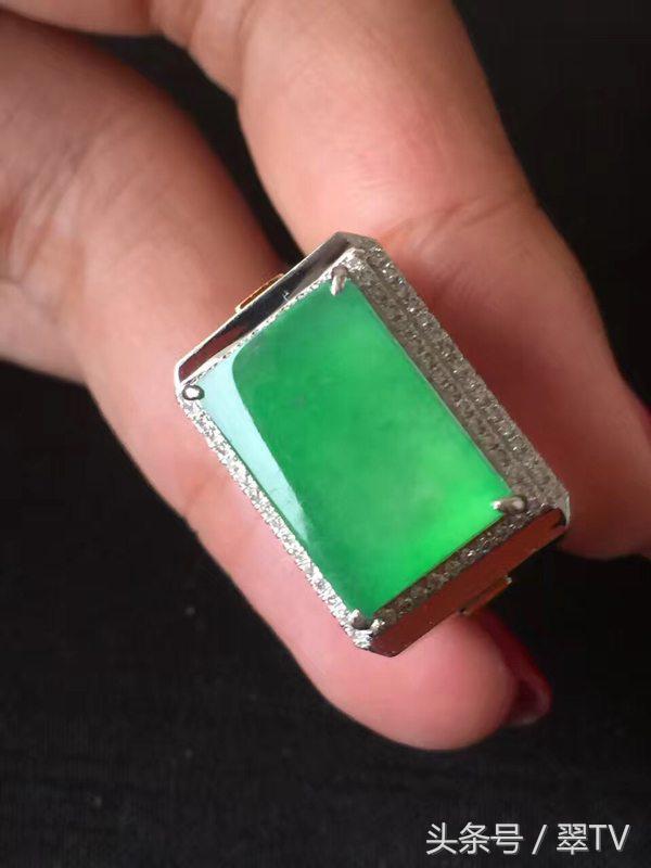 翡翠手镯切了可以当戒面,100万翡翠戒面-第4张图片-翡翠网 翡翠手镯切了可以当戒面,100万翡翠戒面-第4张图片-翡翠网