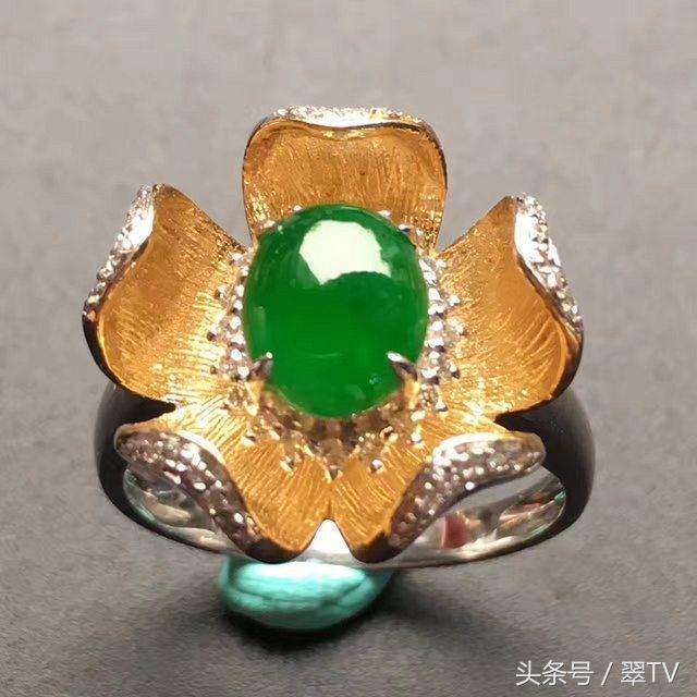 翡翠手镯切了可以当戒面,100万翡翠戒面-第5张图片-翡翠网 翡翠手镯切了可以当戒面,100万翡翠戒面-第5张图片-翡翠网