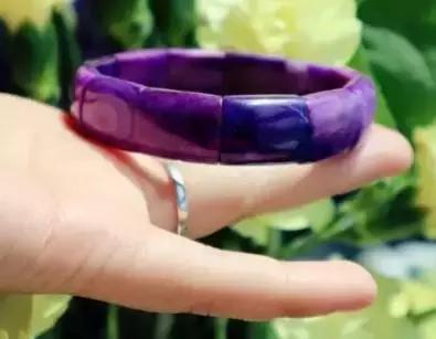 舒俱来有收藏价值吗舒俱来拼翡翠手镯-第3张图片-翡翠网 舒俱来有收藏价值吗舒俱来拼翡翠手镯-第3张图片-翡翠网