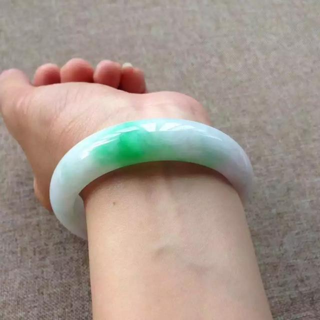 中缅翡翠价格中缅友好关系-第15张图片-翡翠网 中缅翡翠价格中缅友好关系-第15张图片-翡翠网