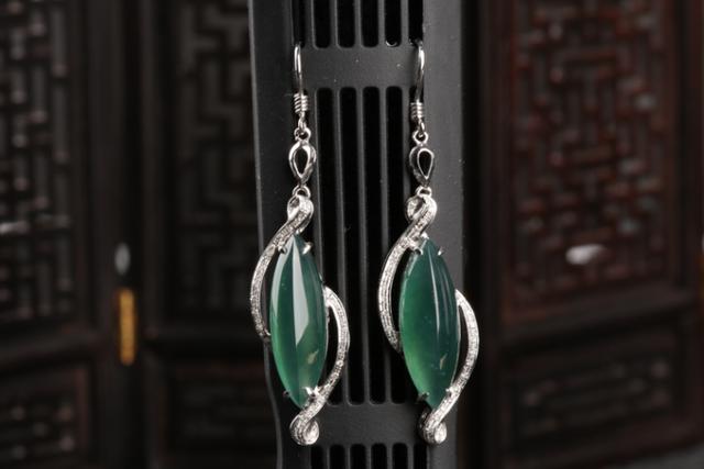 翡翠蓝水知识大全真正老蓝水翡翠-第4张图片-翡翠网 翡翠蓝水知识大全真正老蓝水翡翠-第4张图片-翡翠网