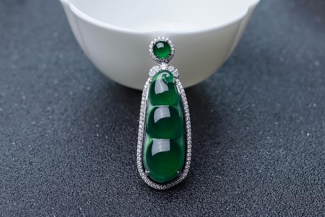 翡翠蓝水知识大全真正老蓝水翡翠-第5张图片-翡翠网 翡翠蓝水知识大全真正老蓝水翡翠-第5张图片-翡翠网