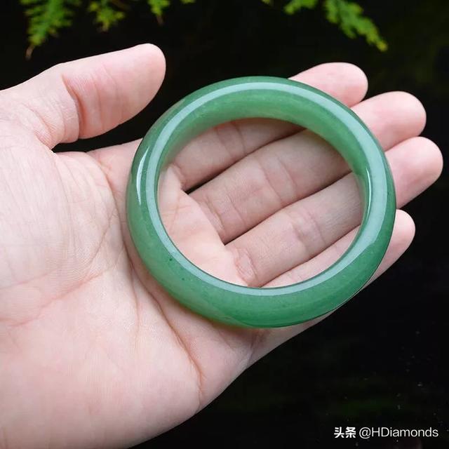 翡翠手镯蓝色是真的吗翡翠手镯多少钱-第4张图片-翡翠网 翡翠手镯蓝色是真的吗翡翠手镯多少钱-第4张图片-翡翠网
