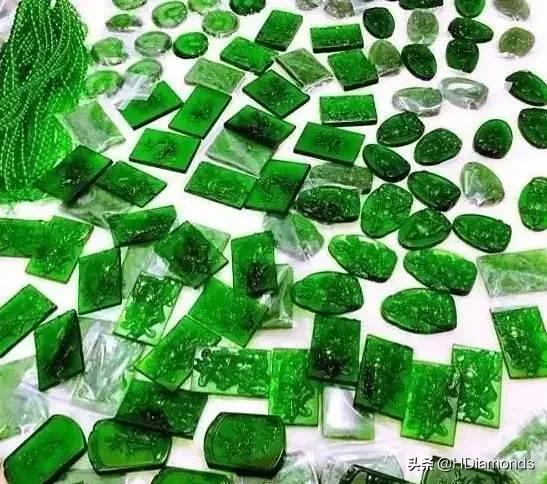 翡翠手镯蓝色是真的吗翡翠手镯多少钱-第5张图片-翡翠网 翡翠手镯蓝色是真的吗翡翠手镯多少钱-第5张图片-翡翠网