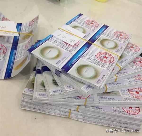 翡翠手镯蓝色是真的吗翡翠手镯多少钱-第11张图片-翡翠网 翡翠手镯蓝色是真的吗翡翠手镯多少钱-第11张图片-翡翠网