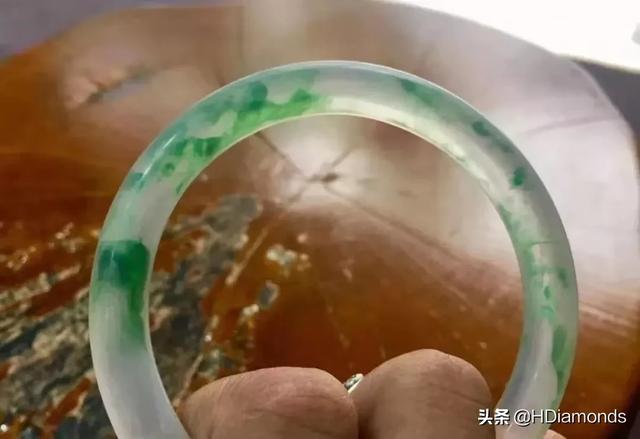 翡翠手镯蓝色是真的吗翡翠手镯多少钱-第13张图片-翡翠网 翡翠手镯蓝色是真的吗翡翠手镯多少钱-第13张图片-翡翠网