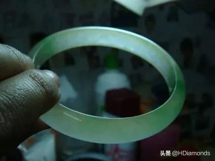 翡翠手镯蓝色是真的吗翡翠手镯多少钱-第19张图片-翡翠网 翡翠手镯蓝色是真的吗翡翠手镯多少钱-第19张图片-翡翠网