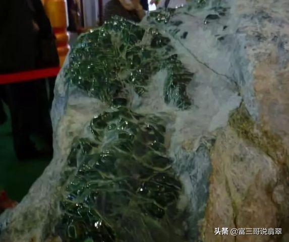 翡翠原石多大很少见怎么看翡翠原石-第4张图片-翡翠网
