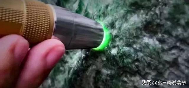 翡翠原石多大很少见怎么看翡翠原石-第17张图片-翡翠网 翡翠原石多大很少见怎么看翡翠原石-第17张图片-翡翠网