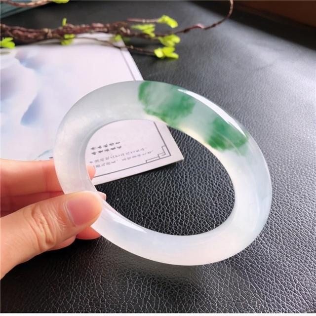 怎样验证翡翠手镯如何辨别银手镯是真是假-第3张图片-翡翠网 怎样验证翡翠手镯如何辨别银手镯是真是假-第3张图片-翡翠网