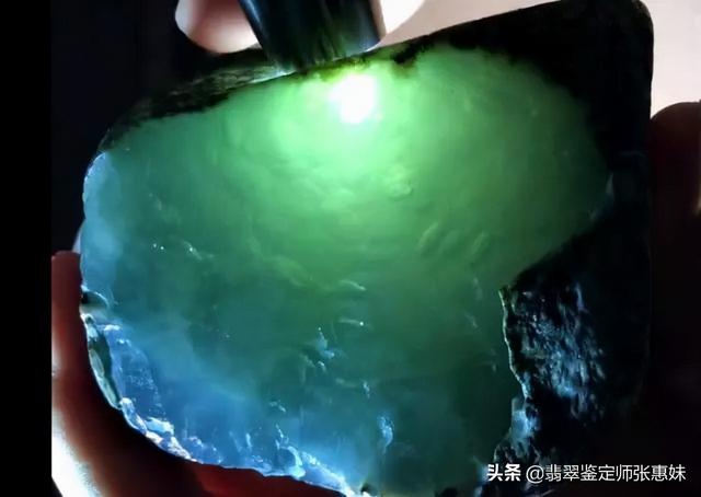 解翡翠原石,翡翠赌石交易解密-第6张图片-翡翠网 解翡翠原石,翡翠赌石交易解密-第6张图片-翡翠网