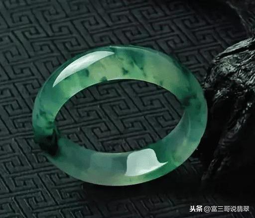 翡翠手镯怎么挑,翡翠手镯芙蓉底是什么意思-第2张图片-翡翠网 翡翠手镯怎么挑,翡翠手镯芙蓉底是什么意思-第2张图片-翡翠网