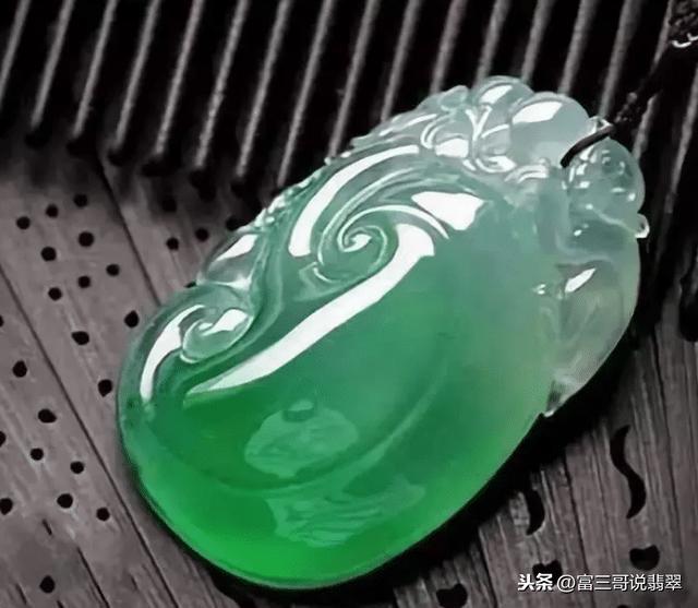 翡翠手镯怎么挑,翡翠手镯芙蓉底是什么意思-第5张图片-翡翠网 翡翠手镯怎么挑,翡翠手镯芙蓉底是什么意思-第5张图片-翡翠网