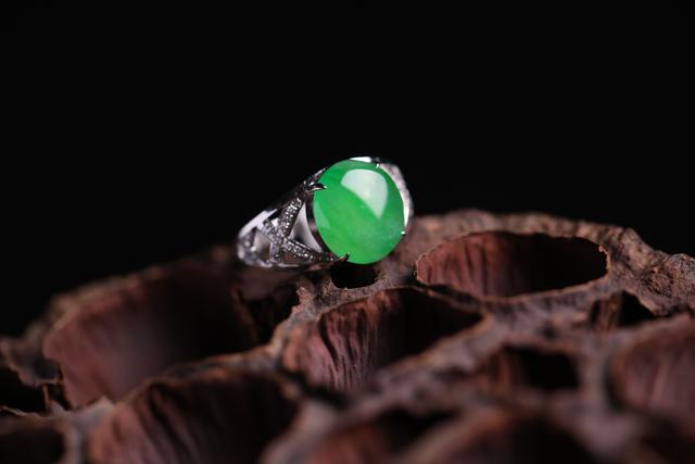 10万元翡翠手镯翡翠手镯8号吊坠-第1张图片-翡翠网 10万元翡翠手镯翡翠手镯8号吊坠-第1张图片-翡翠网