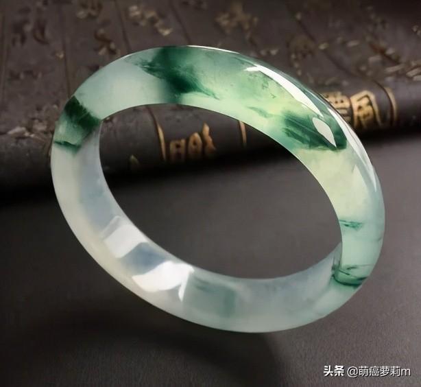 翡翠手镯颜色的介绍翡翠手镯颜色多少最好-第1张图片-翡翠网 翡翠手镯颜色的介绍翡翠手镯颜色多少最好-第1张图片-翡翠网
