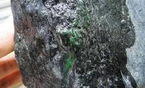 翡翠原石上有枯,翡翠原石的颟和枯图集-第3张图片-翡翠网