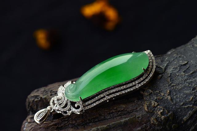 羊脂玉原石和翡翠翡翠与和田玉哪个值钱-第4张图片-翡翠网 羊脂玉原石和翡翠翡翠与和田玉哪个值钱-第4张图片-翡翠网